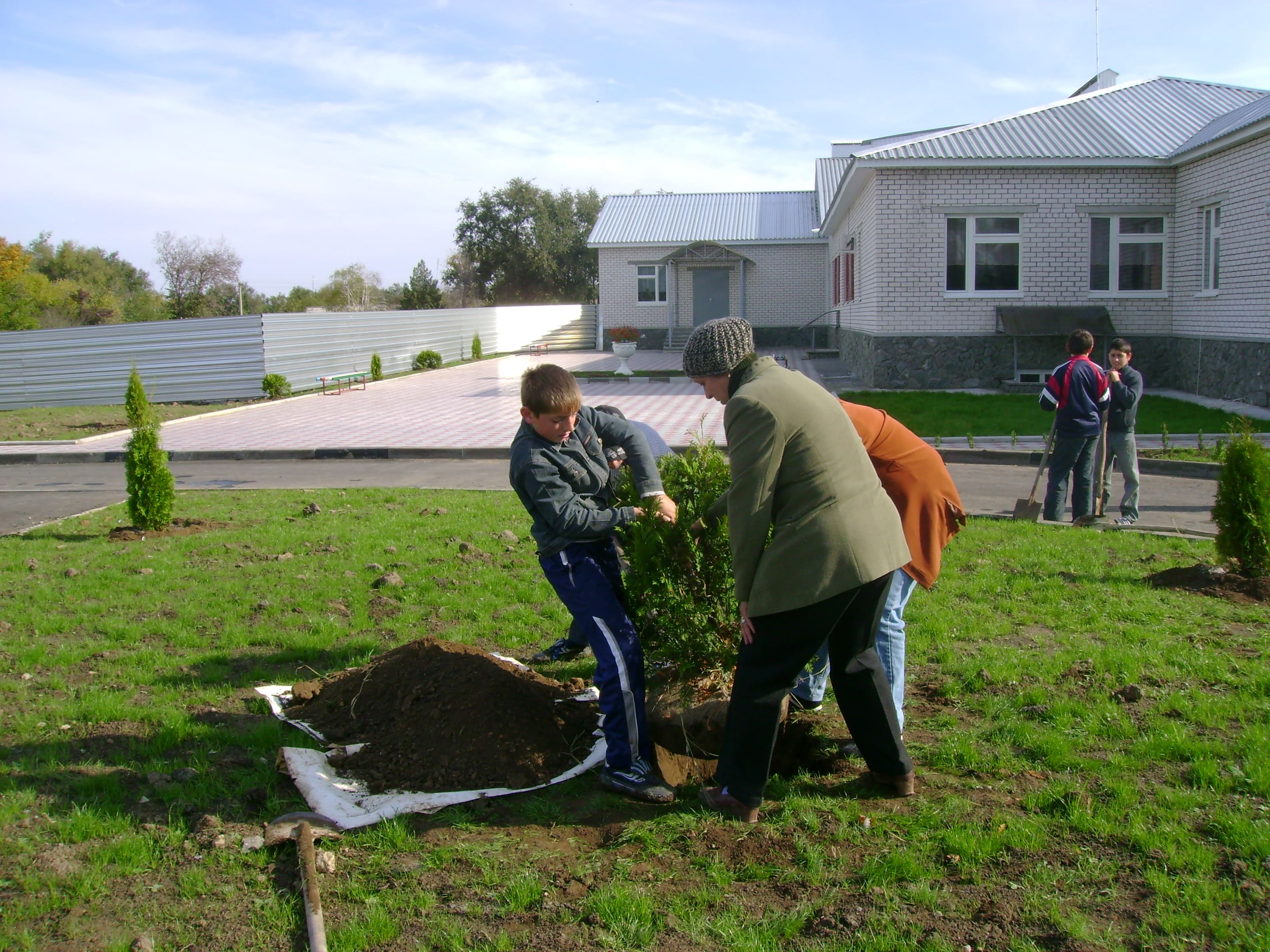 2008 г. Благоустройство школьного двора